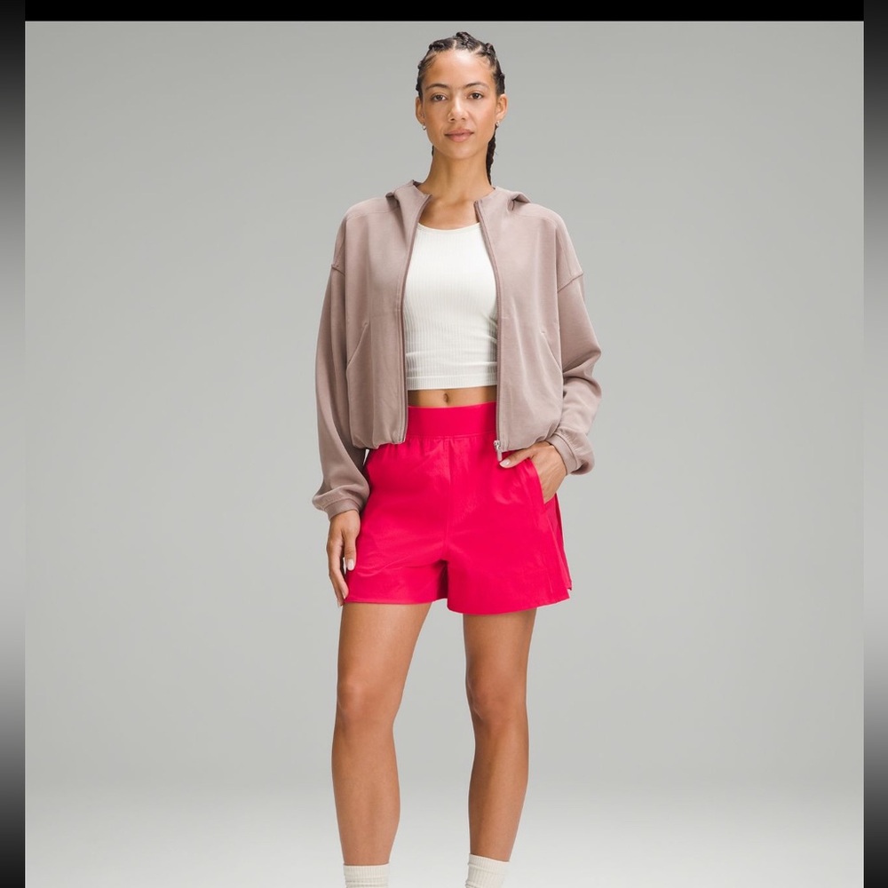 Lululemon Stretch Woven high rise shorts 4 inch